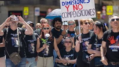 Unas 400 personas en la protesta de funcionarios prisiones en Barcelona: "Queremos volver vivos a casa"