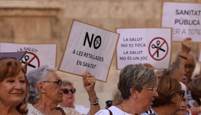 Cullera exige reabrir el consultorio médico del Raval y presenta 1.400 firmas a Mazón