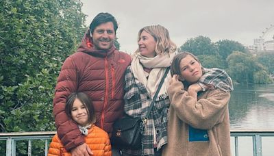 La nueva vida de Dolores Barreiro junto a su pareja y sus hijos en Inglaterra