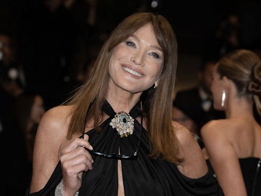 Carla Bruni-Sarkozy passe son été au Cap Nègre : découverte de son impressionnant château de rêve qui donne sur la mer