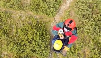 影/53歲男登苗栗匹匹達山「高山症失溫嘔吐」 黑鷹直升機救援送醫