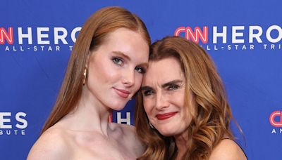 Watch Brooke Shields' Sweet Twinning Moment With Daughter Grier