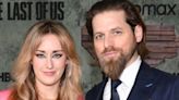 Ashley Johnson y otras mujeres acusan a Brian Foster de graves actitudes violentas y abusivas