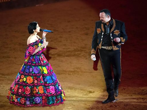 Pepe Aguilar revela si quiere que Ángela Aguilar lo convierta en abuelo - La Opinión