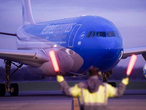 Vuelos de Aerolíneas Argentinas demorados y cancelados por una falla informática | Sociedad