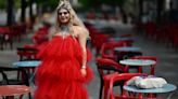 La 'drag queen' Miss Martini quiere "llevar alegría" al relevo de la llama