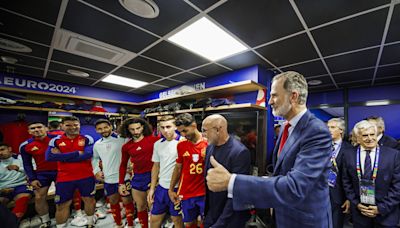 El rey Felipe VI felicitó a los jugadores en el vestuario: "Va a haber una gran alegría"