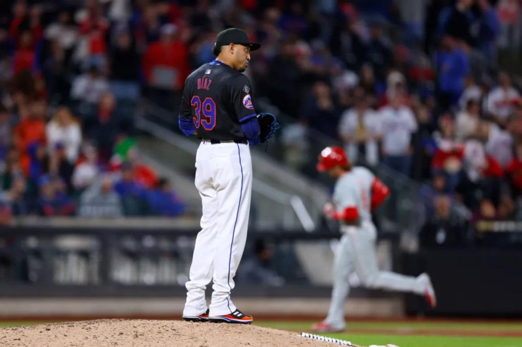 Edwin Diaz, Mets implode as Phillies take extra-innings win