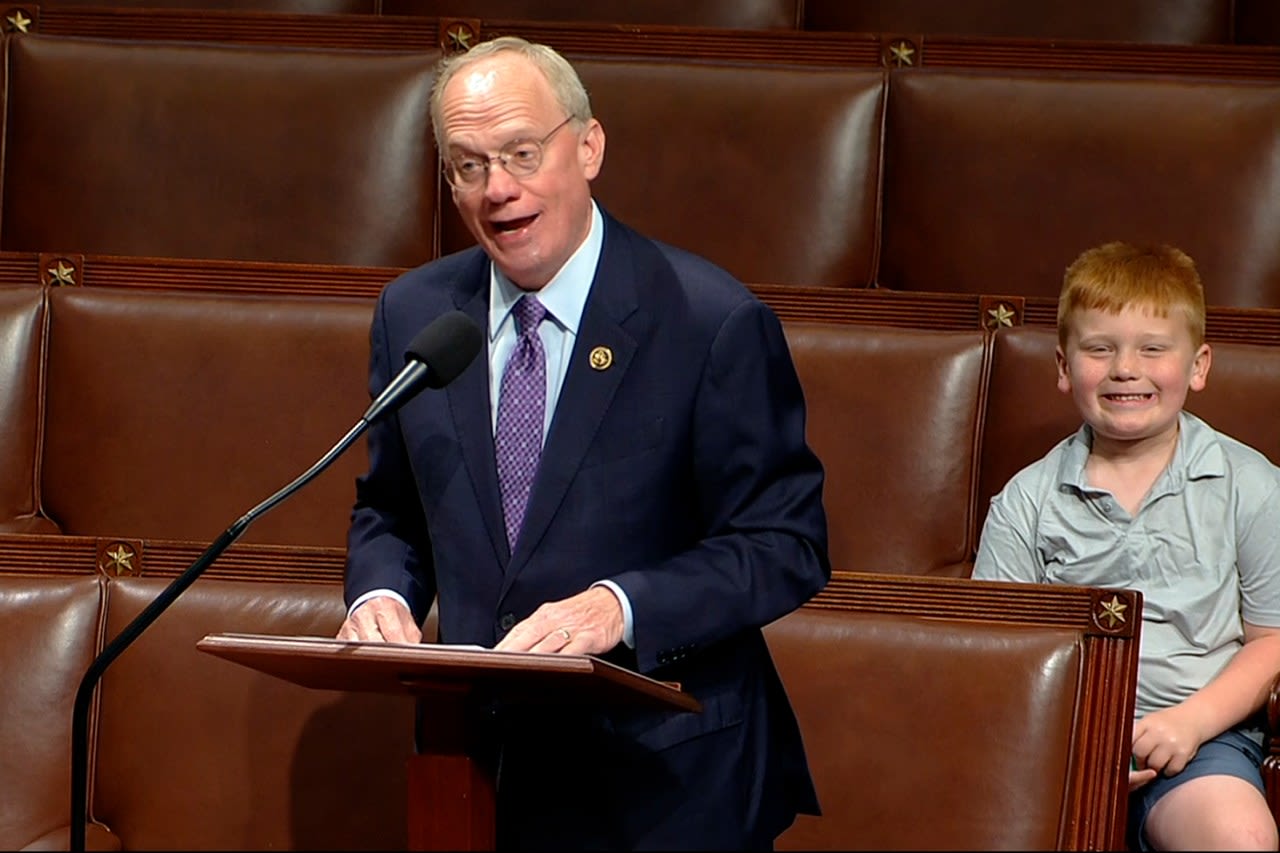 Congressman’s son steals show on House floor, hamming it up for cameras