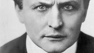 Hace 150 años nacía el gran escapista Houdini: el número que lo hizo leyenda, la tensión extrema y un rival inventado