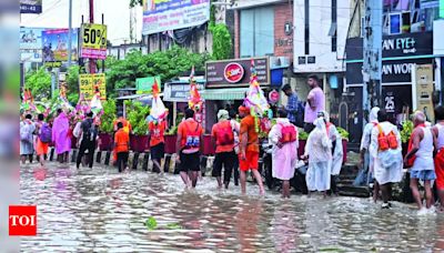 10L converge on Haridwar on Day 1 of kanwar yatra | Dehradun News - Times of India