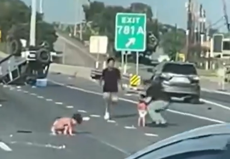 VIDEO: Toddlers walk away after being thrown from car in Texas crash