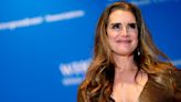 Brooke Shields posa en la lencería Kardashian a sus 57 años