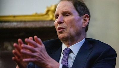 Oregon Sen. Wyden proposes legislation to preserve rural maternal care