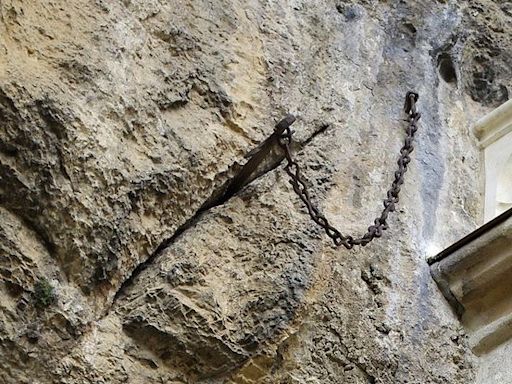 Lot : Durandal, l’épée légendaire du chevalier Roland, a été volée dans la roche de la cité de Rocamadour