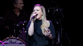 Fans Make Bold Declaration About Kelly Clarkson After Her In-Ear Monitors Go Out