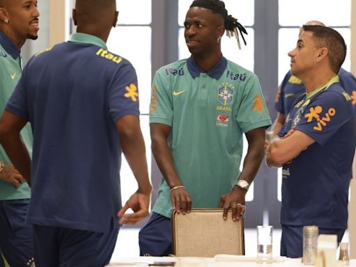 Vinicius Jr. se sumó a la selección brasileña y sorprendió con su nuevo look