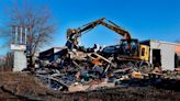 Home of 1st Tri-Cities Red Robin demolished. What’s coming next?