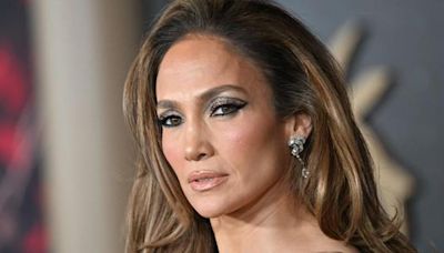 Jennifer Lopez cumplió 55 años y lo celebró al estilo "Bridergertob": las fotos de la fiesta