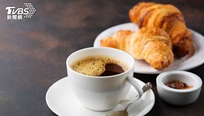 經典早餐恐吃出病！專家曝「麵包＋咖啡」超傷腸胃 多喝2湯保健康