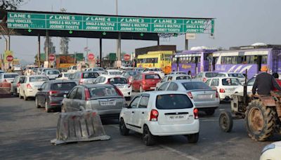 Activists of farmer outfit close gates of all cabins at Ludhiana’s Ladhowal toll plaza