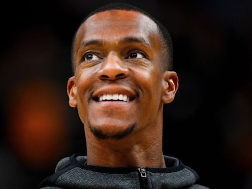 Rondo, eyeing coaching career, joins Bucks