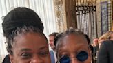 Cacau Protásio se emociona ao encontrar com Whoopi Goldberg em igreja no Vaticano: "Inesquecível"