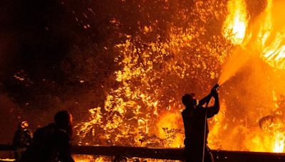 Trotz ständiger Warnungen wegen Trockenheit - 13 Personen festgenommen! Jacht-Besatzung setzt Griechen-Insel in Flammen