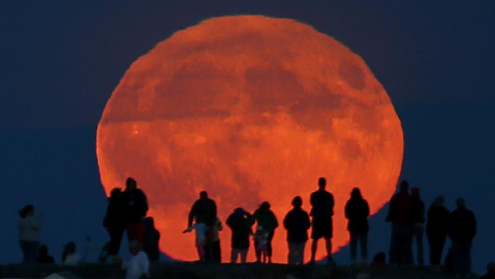 See A ‘Super Harvest Moon Eclipse’ And Saturn: The Night Sky This Week