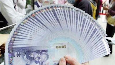 投資收益挹注、股息入帳 12金控前五月賺近2,400億