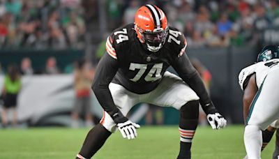 Dawand Jones hoops it up, excited for second year with Browns: 'You think I'm 6-8 for nothing?'