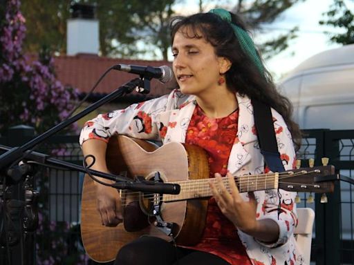 Mai Nerave presenta su EP "Llenas de flores"