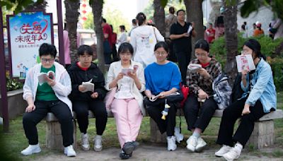 A vocational school student stuns China by besting university competitors in a math contest