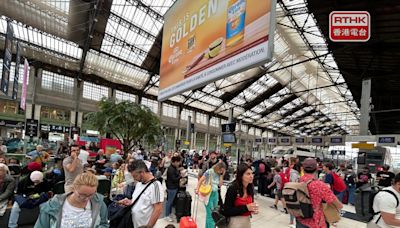 巴黎奧運｜巴黎里昂車站部分列車延誤 不少乘客等車亦有警員巡邏 - RTHK
