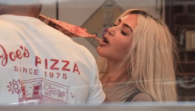 Kim Kardashian enjoys a good slice of New York pizza