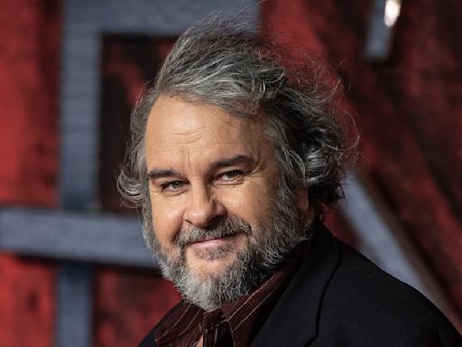 Director Peter Jackson donates $10M in effort to revive dodo bird