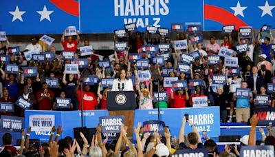 Trump promotes false Harris AI crowd size conspiracy