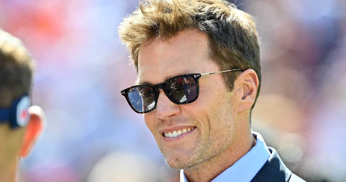 Tom Brady's debut as NFL commentator met with harsh reviews — and praise