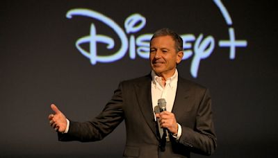 迪士尼公布季度財報，Disney+等娛樂串流服務首度實現盈利，執行長鮑伯艾格：6月起打擊「不當共享密碼」用戶 - The News Lens 關鍵評論網