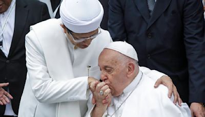 Pope and imam of Southeast Asia's largest mosque make joint call to fight violence, protect planet