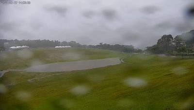 雨勢不斷 台東熱氣球場地積水成「鹿野版嘉明湖」 多場活動取消