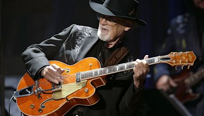 Grammy-winning ‘Peter Gunn’ guitarist Duane Eddy dies aged 86