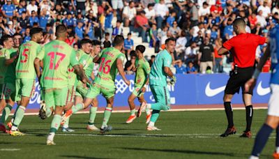 Alfonso Herrero, ‘a lo Andrés Palop’ mete en playoff a un Málaga penoso