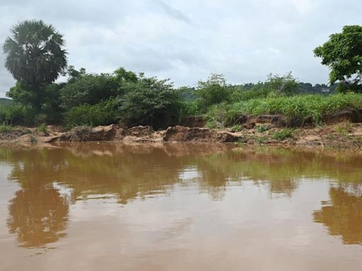 Residents, organisations urge district administration to save Pavoor-Uliya Kudru from the onslaught of illegal sand extraction