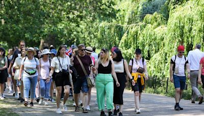 BBC Weather forecasts 5-day heatwave in London