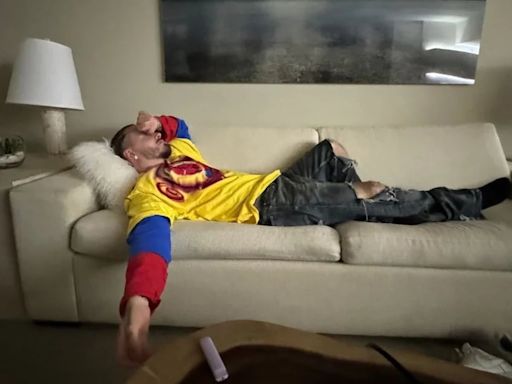 A J Balvin le tocó dormir en el sofá después del triunfo de Argentina en la Copa América 2024: qué pasó