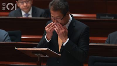 立法會通過預算案 陳茂波：旅客明香港有自由、毋被悲觀情緒影響