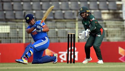 Renuka Singh stars with the ball, Harmanpreet top-scores as India beat Bangladesh easily in first T20I