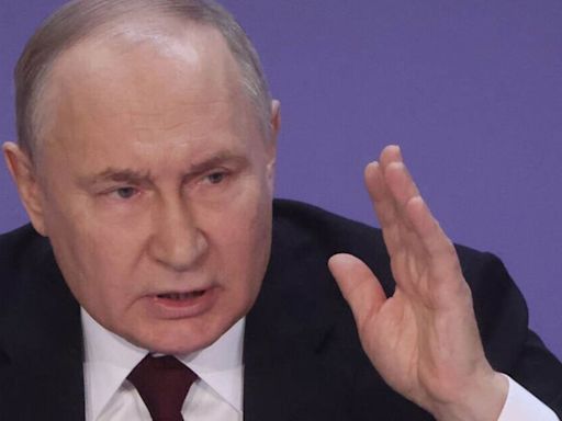 Putin loses trust of army deployed with no guns - 'Don't believe him'