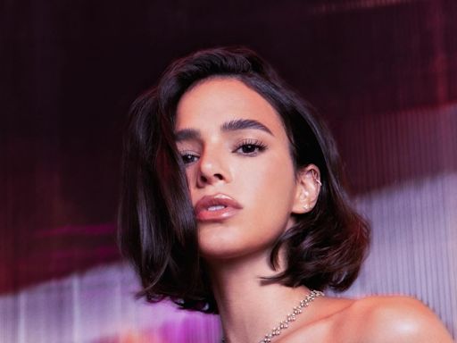 Bruna Marquezine faz 'a limpa do ano no armário' para bazar beneficente